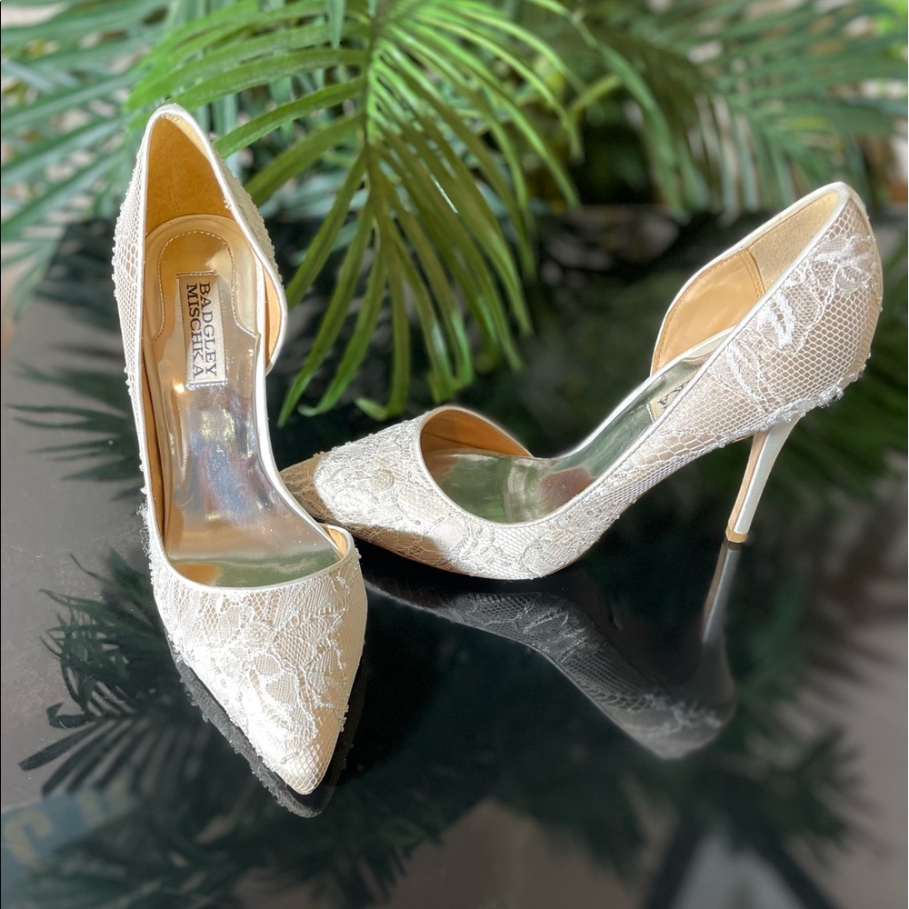 Badgley Mischka Pointed Toe Lace Detail Heels Size 7.5